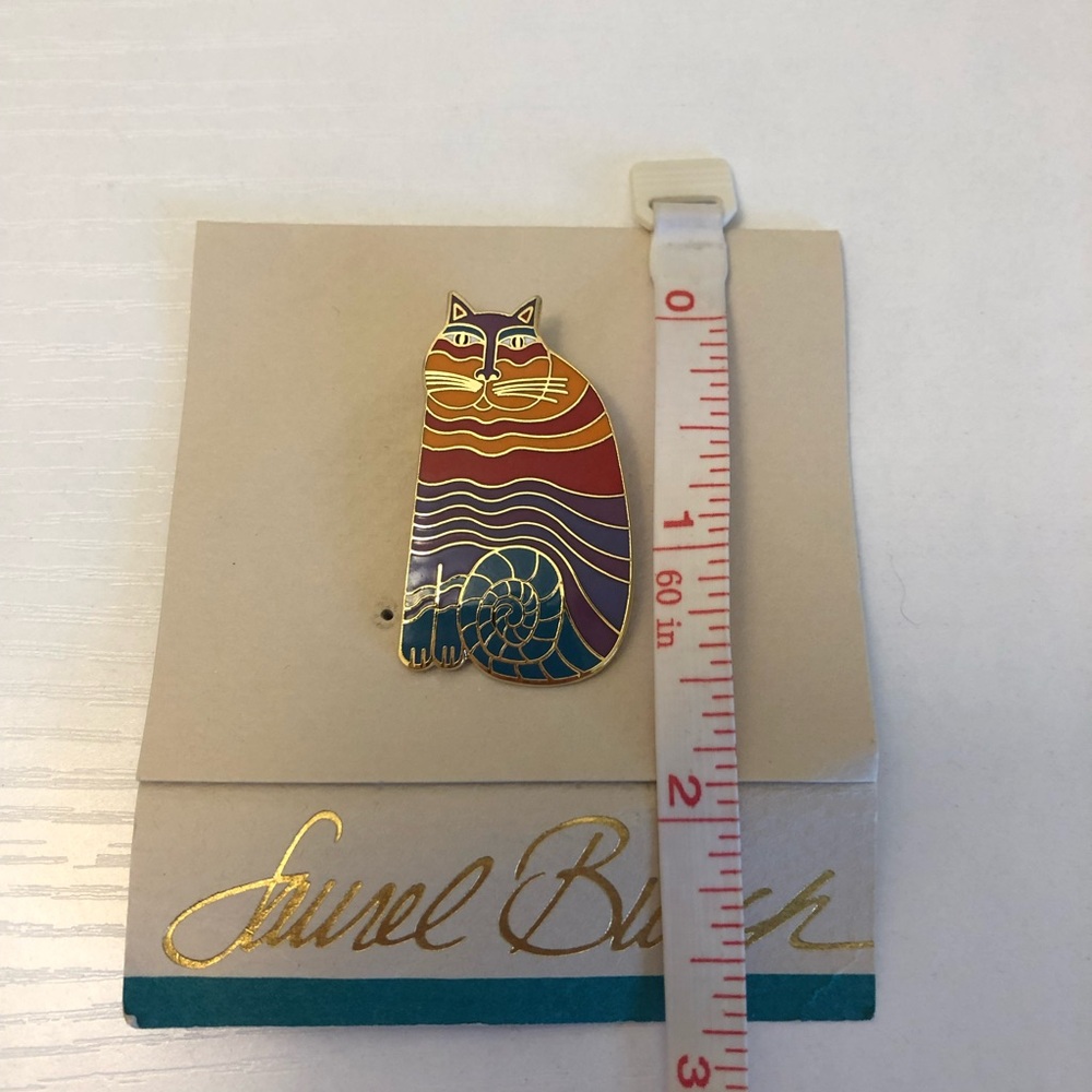 Vintage LAUREL BURCH 1986 "Rainbow Cat" Enamel Cat Brooch Pin on Card - Picture 2 of 3